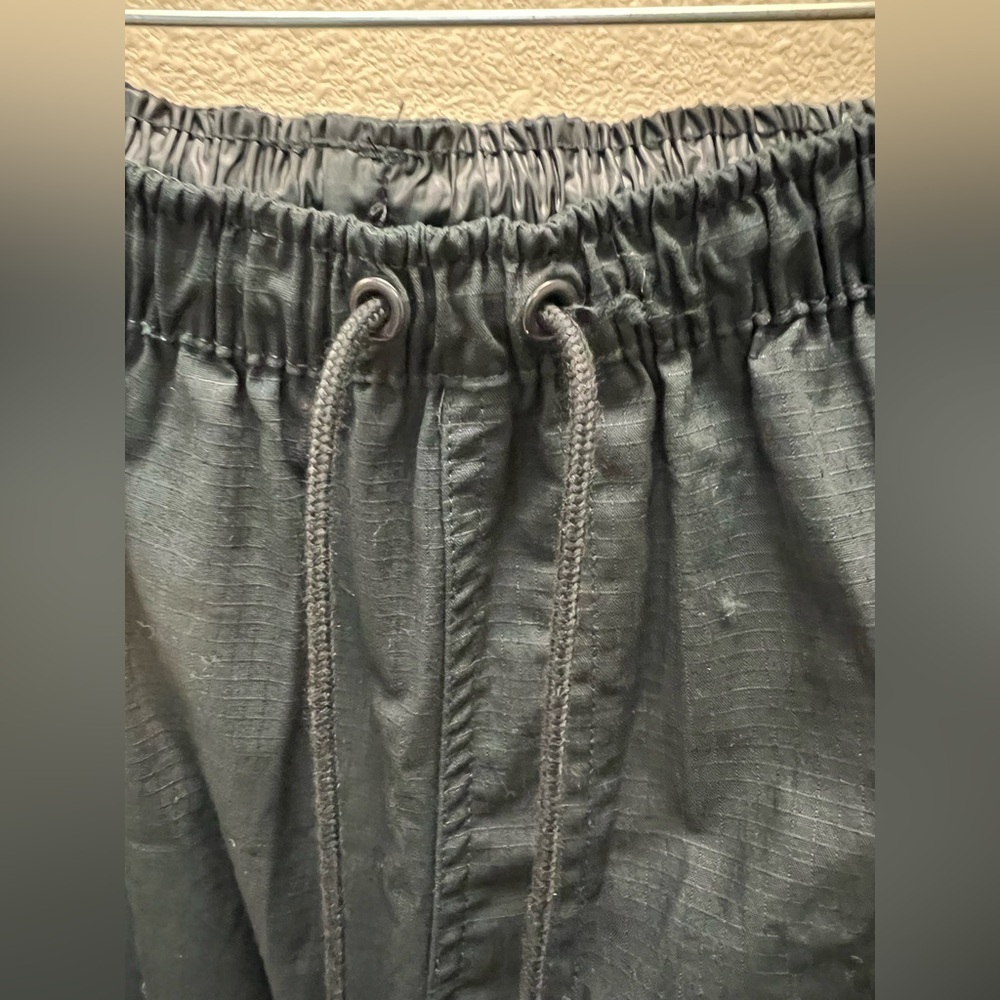 Nike - NWT - XL - Black Cargo Pants - Oversized fit - Mid Rise stacked Length - Picture 12 of 15